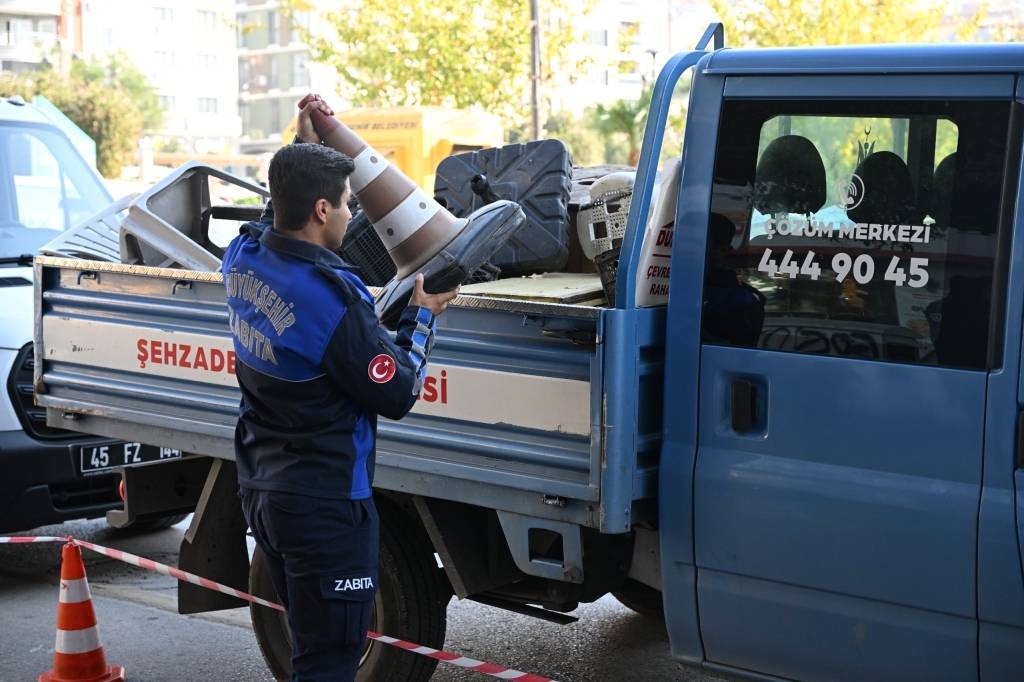 Manisa Büyükşehir Zabıtası 2025’te 7/24 sahadaydı