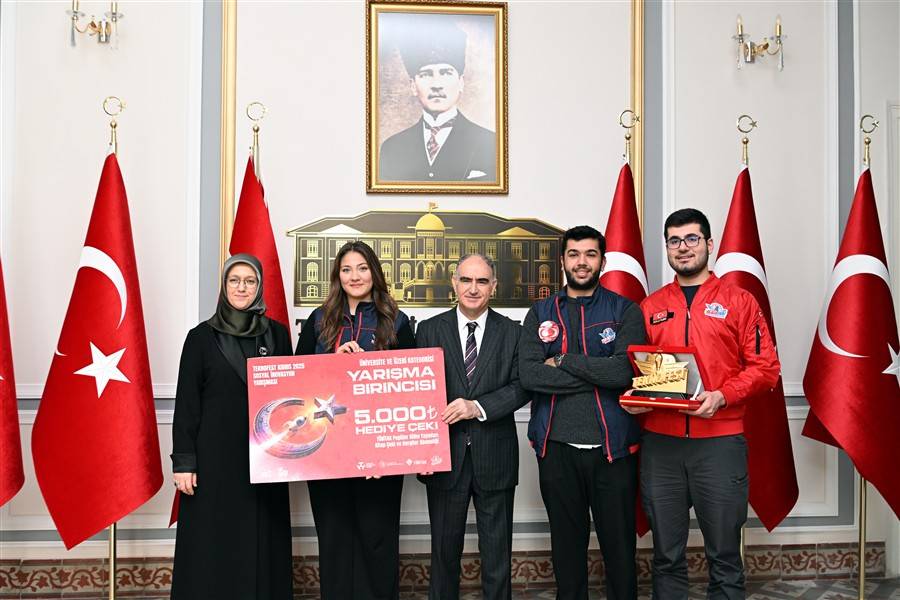 Vali Özkan TEKNOFEST’te derece alan MCBÜ öğrencilerini ağırladı