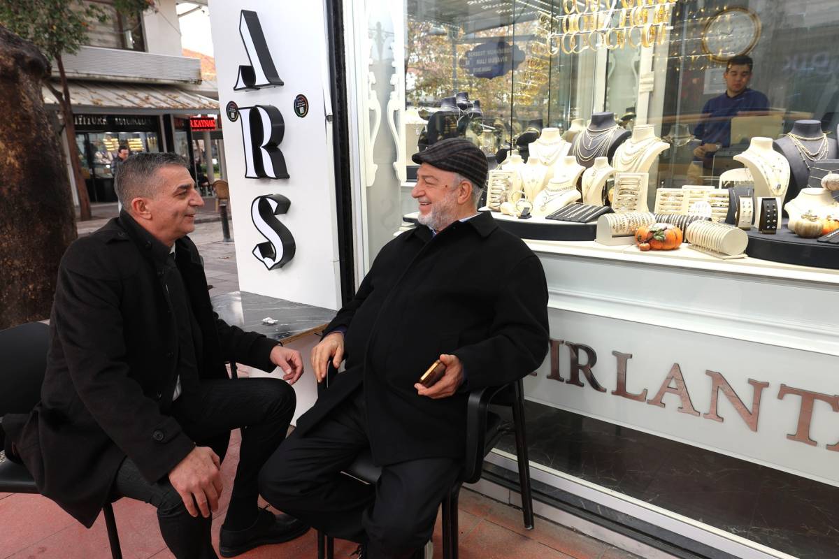 Başkan Hakan Şimşek’ten çarşı esnafına ziyaret