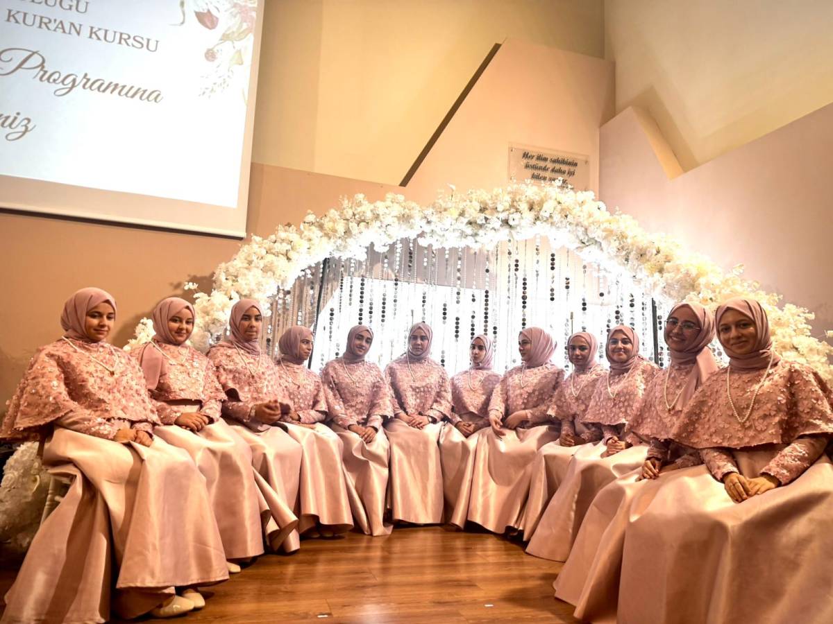 İzmir Bölge Kız Kur’an Kursu’nda icazet sevinci