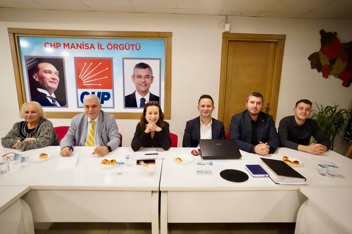 CHP Manisa’da Özalper yeni il yönetimini açıkladı