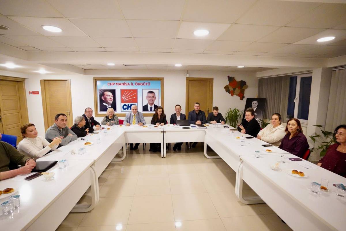 CHP Manisa’da Özalper yeni il yönetimini açıkladı