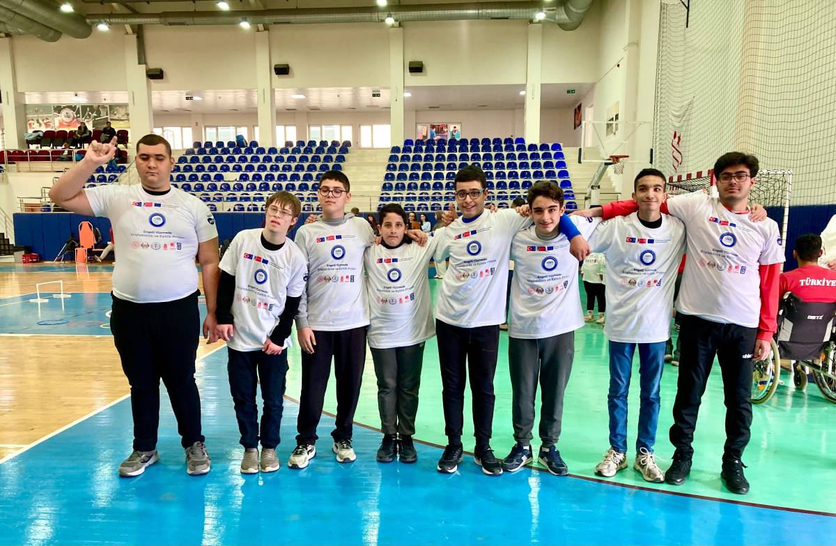 Engelli yüzücüler Manisa’da madalya ve coşkuyla buluştu