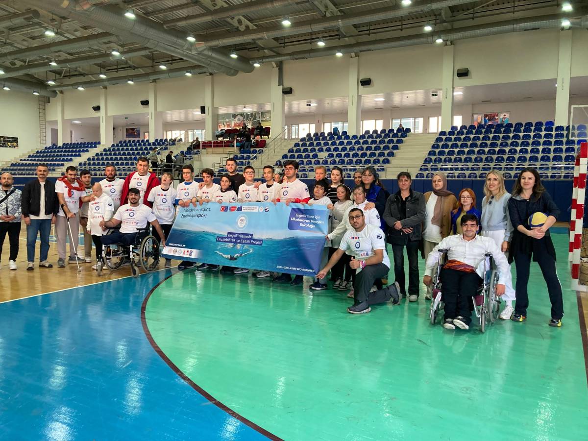 Engelli yüzücüler Manisa’da madalya ve coşkuyla buluştu