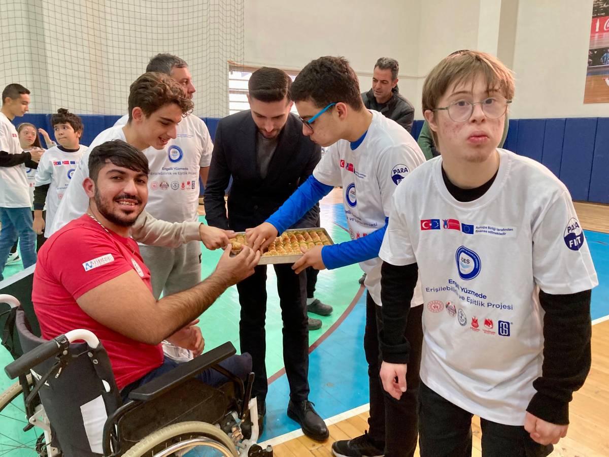 Engelli yüzücüler Manisa’da madalya ve coşkuyla buluştu