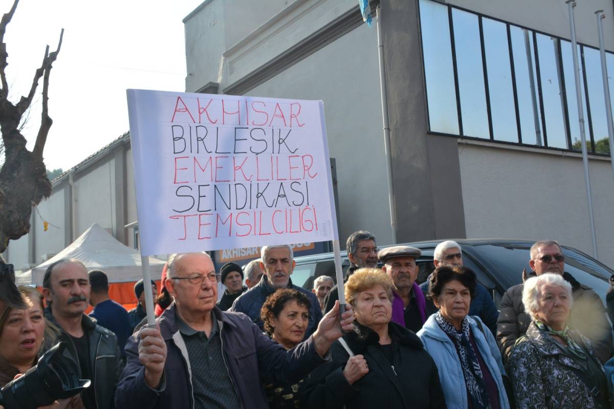 Akhisarlı Emeklilerden Sefalet Ücretine Sert Tepki