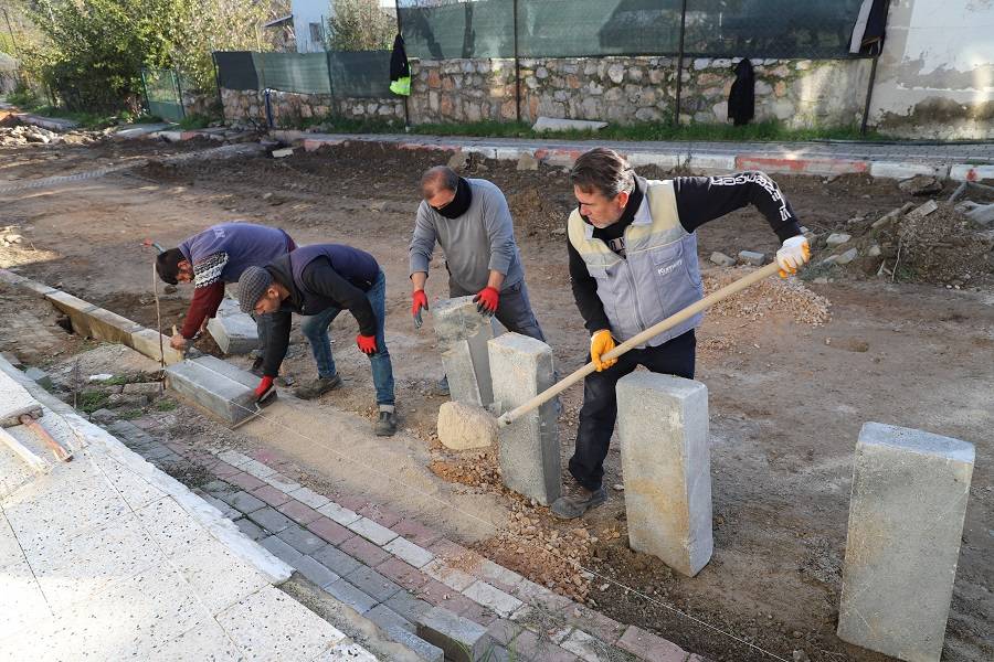 Menderes’te Yol Hamlesi: Değirmendere Asfata Kavuşuyor