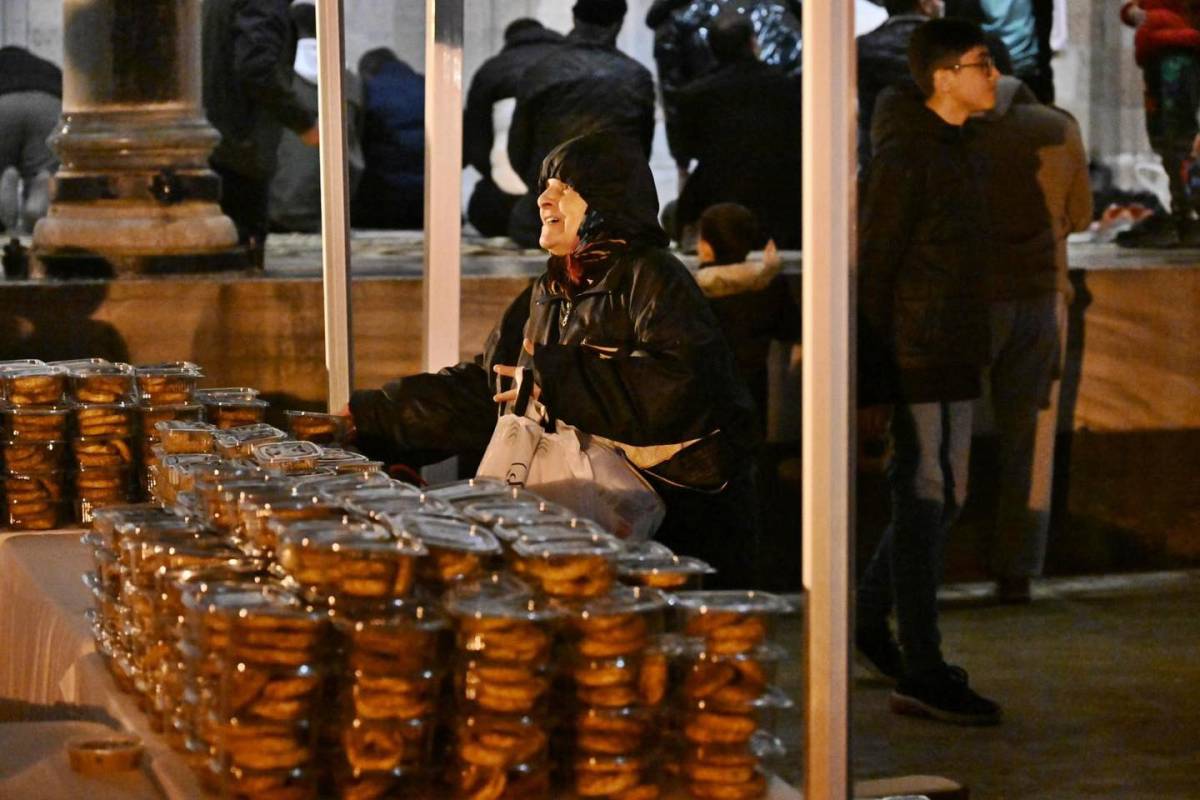 Manisa Büyükşehir’den Kandilde 5 Bin Kişilik İkram