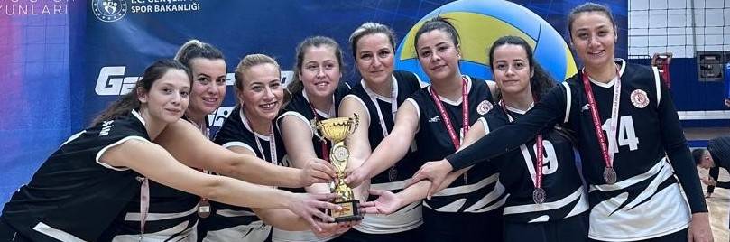 Manisa Gençlik Spor Kadın Voleybol Takımı Türkiye İkincisi