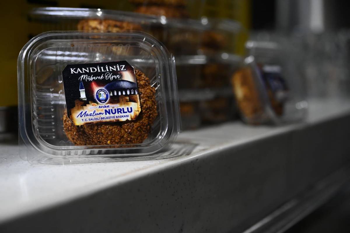 Salihli’de Kandil Bereketi: Belediyeden Simit İkramı