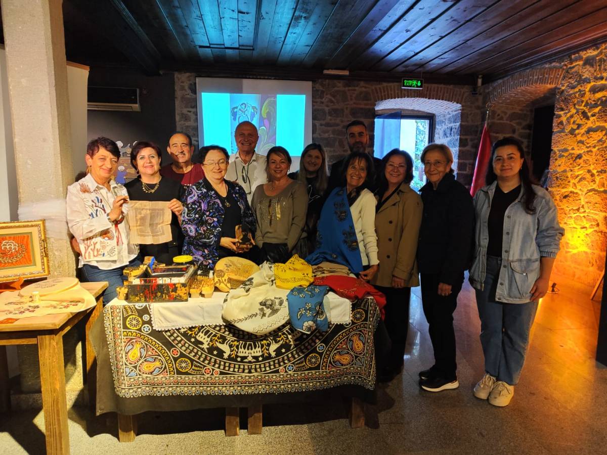 Tokat yazmacılığı İzmir’de üç kadınla hayat buluyor