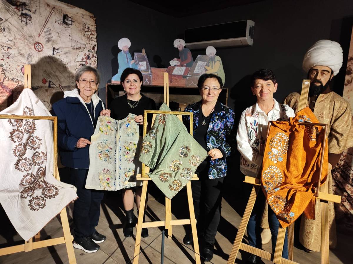 Tokat yazmacılığı İzmir’de üç kadınla hayat buluyor