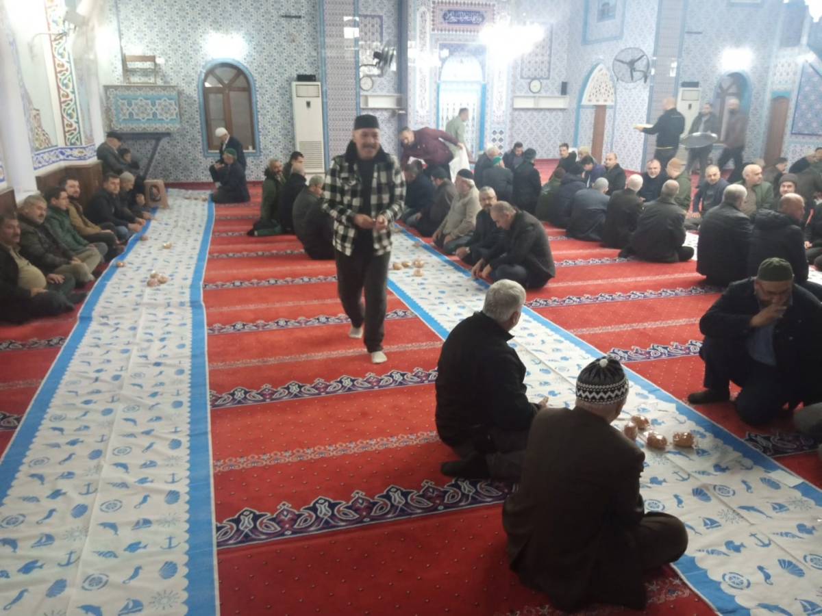 Aksa Camii’nde Sabah Namazı Buluşmasına Yoğun İlgi
