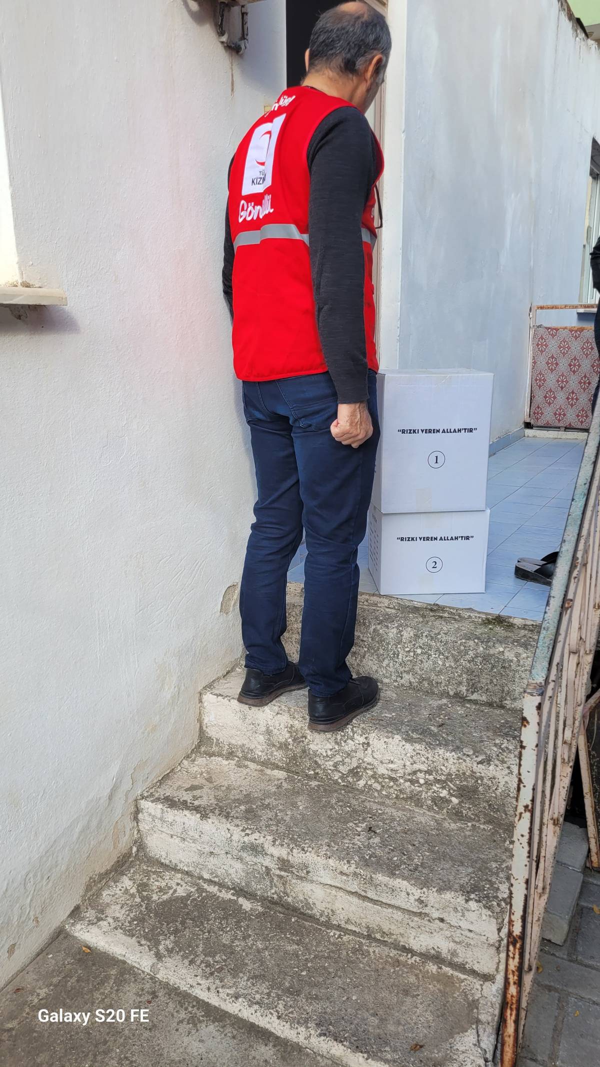 Kızılay Akhisar’dan 90 ihtiyaç sahibi haneye gıda kolisi