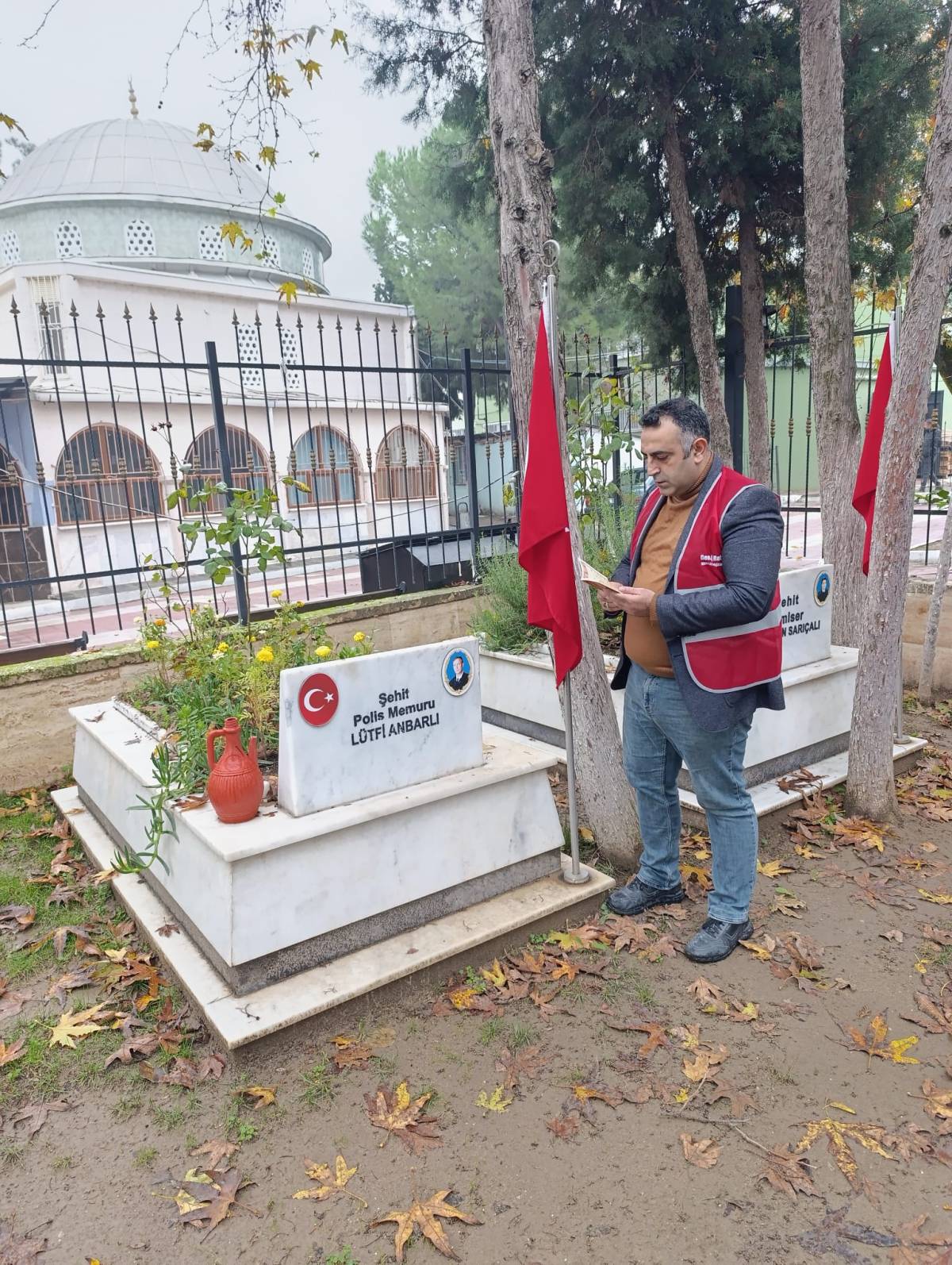 Yeniden Refah Şehzadeler’den anlamlı şehitlik ziyareti