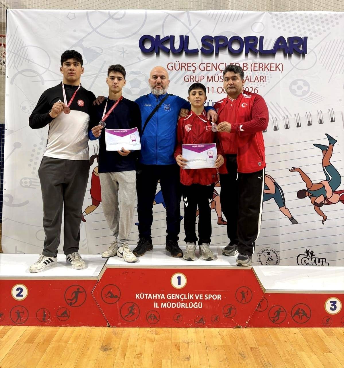 Yunusemre’nin Genç Güreşçileri Minderden Madalyayla Döndü