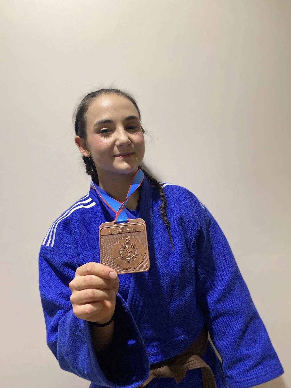 Kevser Gizem Bükülmez Türkiye üçüncüsü oldu