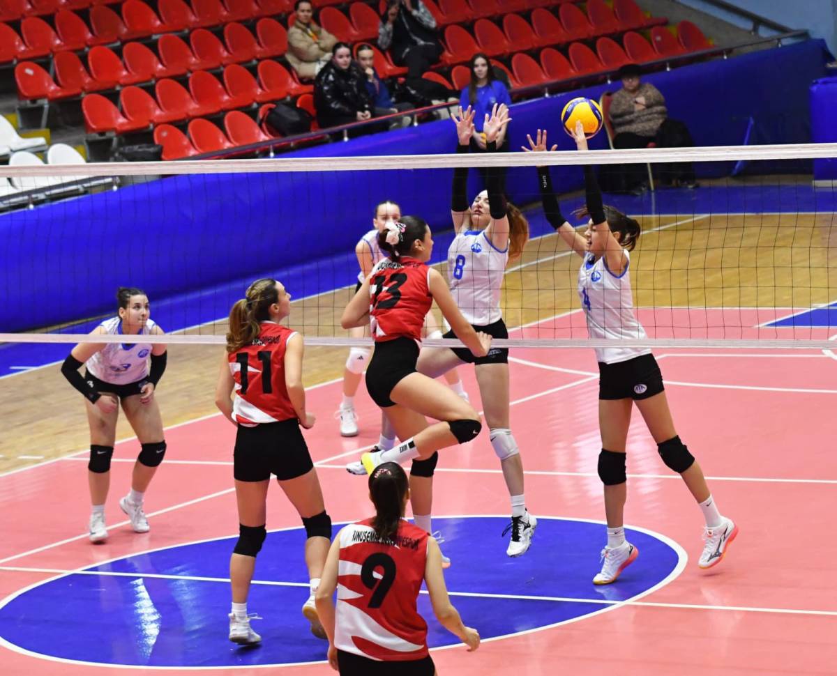 Yunusemre’nin Sultanları Voleybol 2. Ligi’nde tutundu