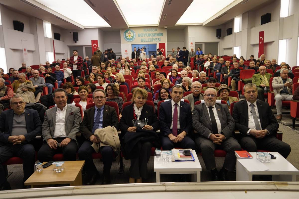 Naim Babüroğlu Manisa’da Atatürk ve Cumhuriyet’i Anlattı