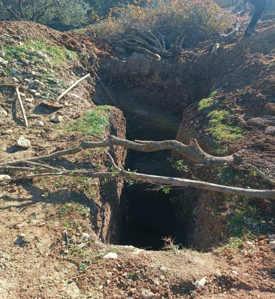 Akhisar’da Define Avcısına Suçüstü: 5 Metre Kazdı