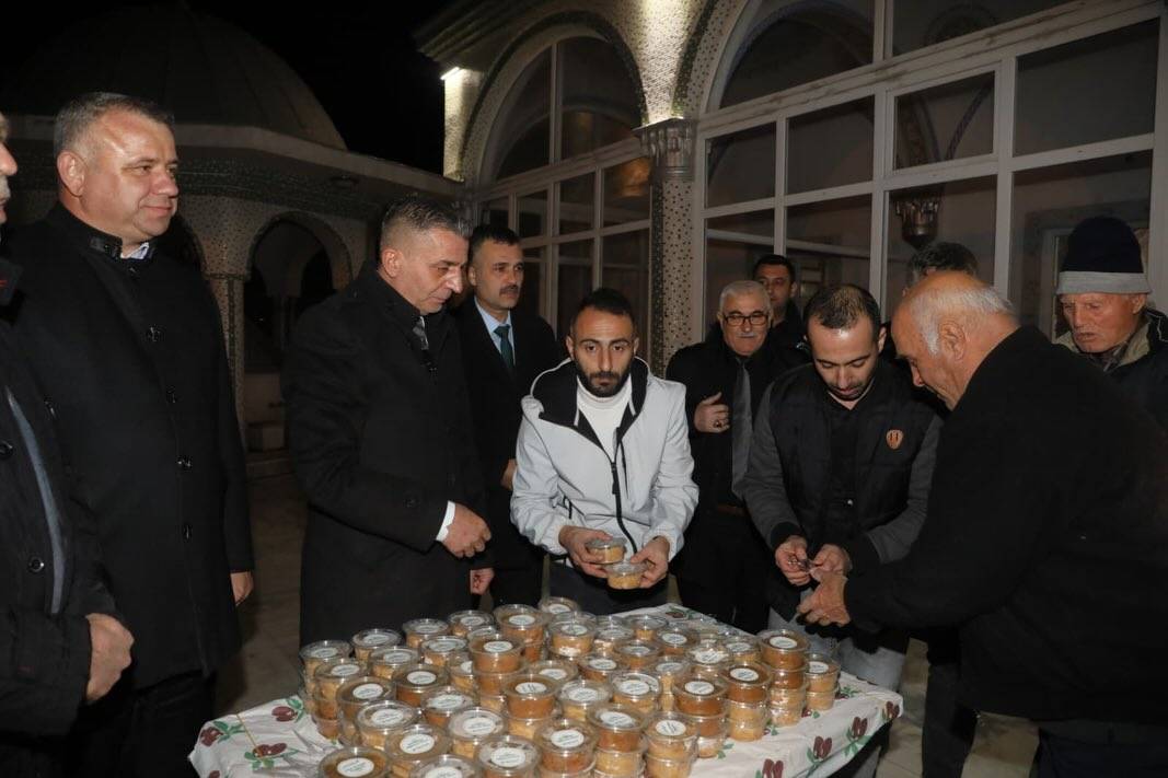 Şehzadeler’de Miraç Kandili helva ikramı
