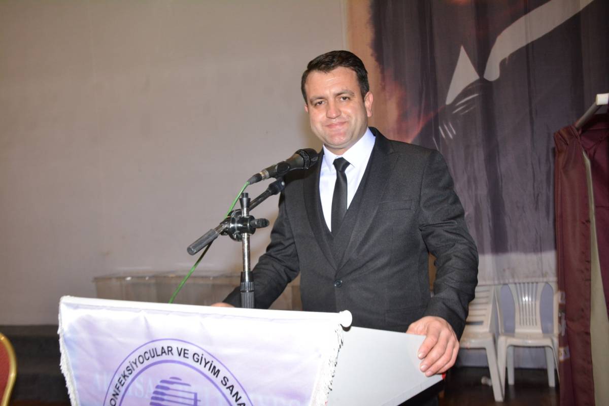 Akhisar Terziler Odası’nda Sami Ekerbiçer Güven Tazeledi