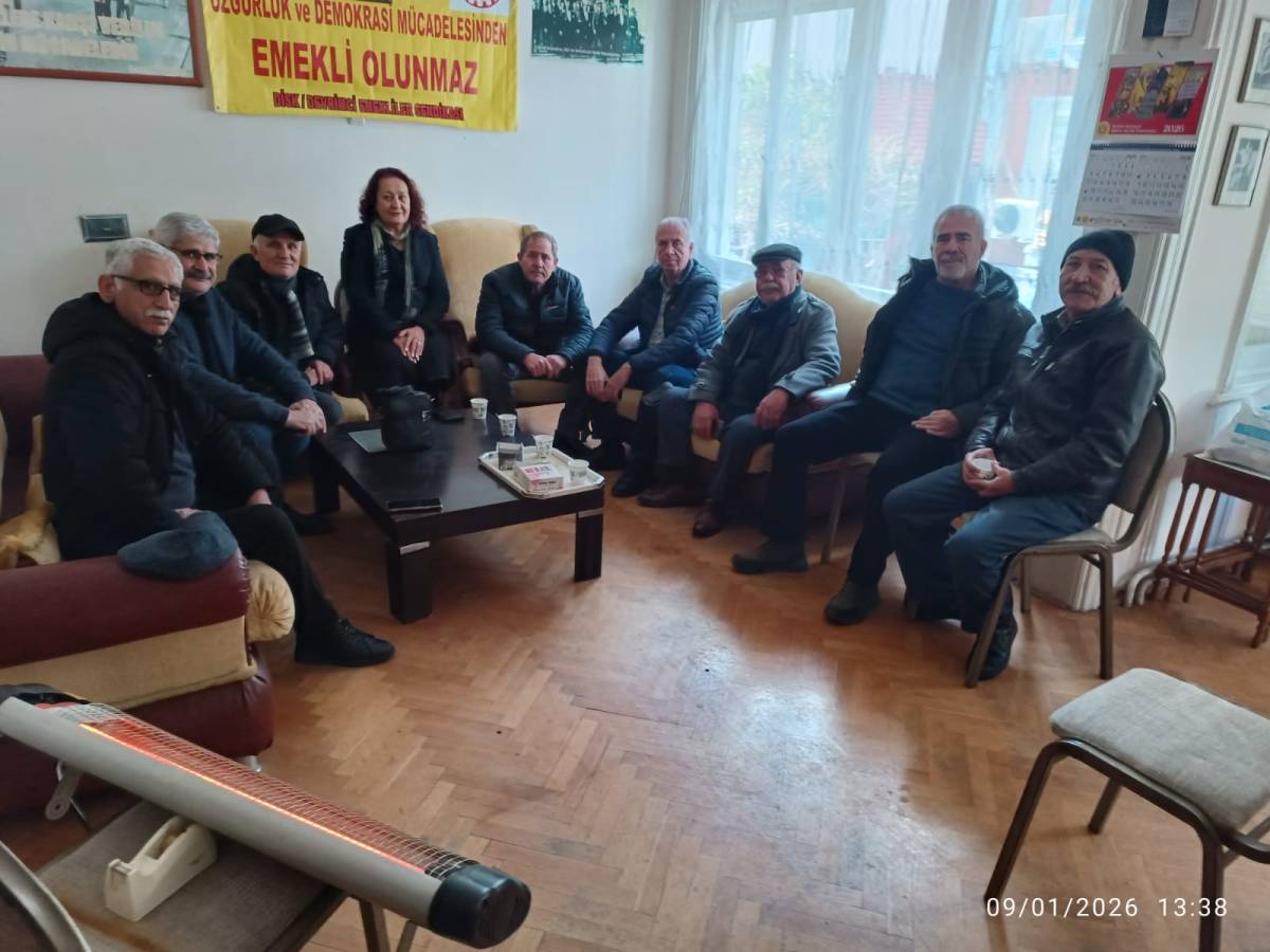 Akhisar’da Emekli İsyanı: Tencere Tavalı Protesto