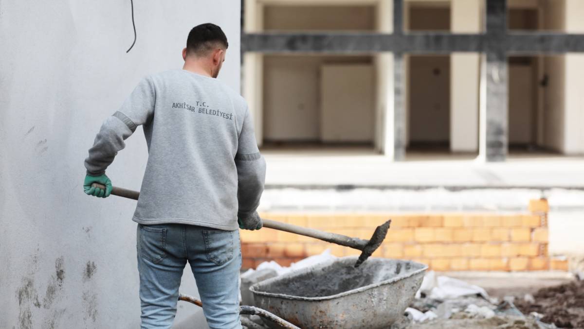 Akhisar’da Engeller Kalkıyor: Misafirhane Yükseliyor