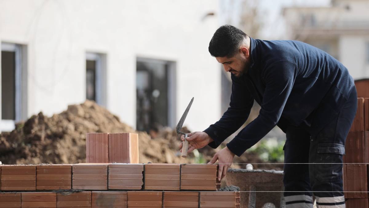 Akhisar’da Engeller Kalkıyor: Misafirhane Yükseliyor