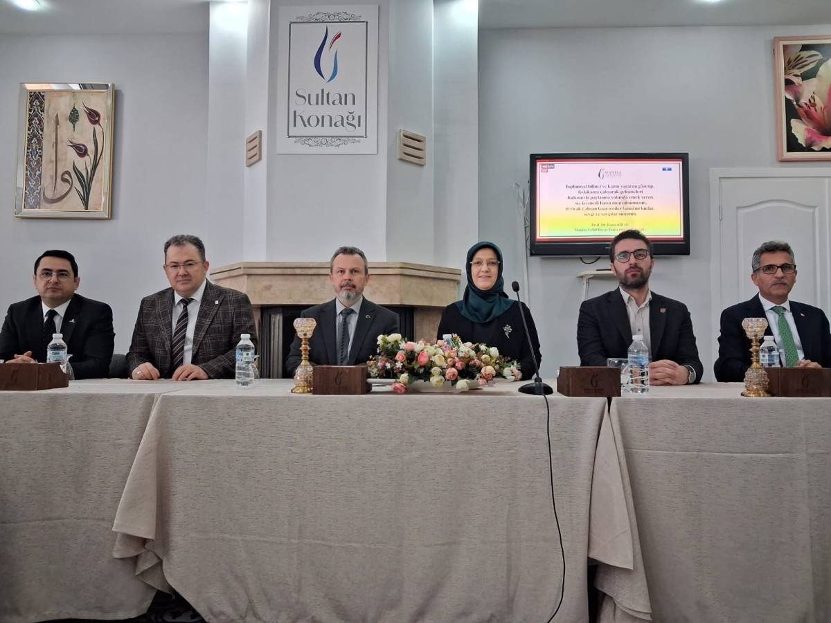 MCBÜ Rektörü Rana Kibar akademik başarıyı anlattı