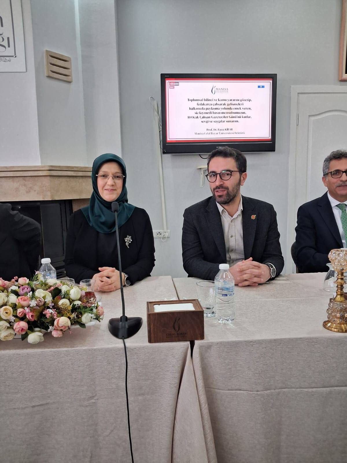 MCBÜ Rektörü Rana Kibar akademik başarıyı anlattı