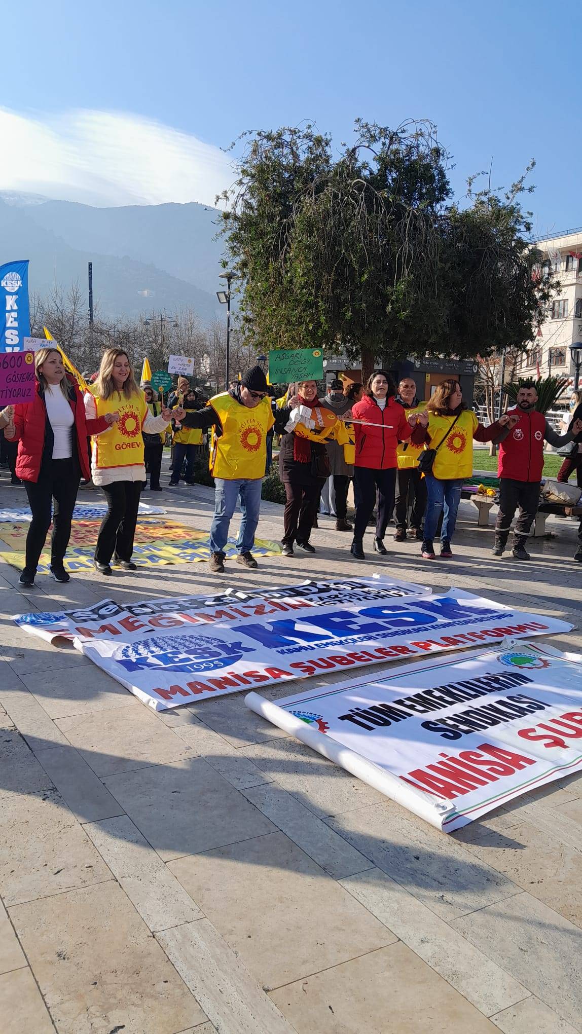 Manisa’da kamu emekçileri “geçinemiyoruz” dedi