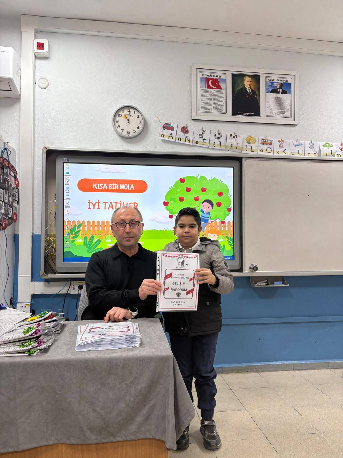 Gazi İlkokulu’nda Karne Sevinci