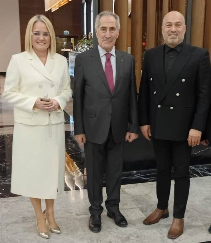 MADOST'A KADIN ELİ DEĞDİ