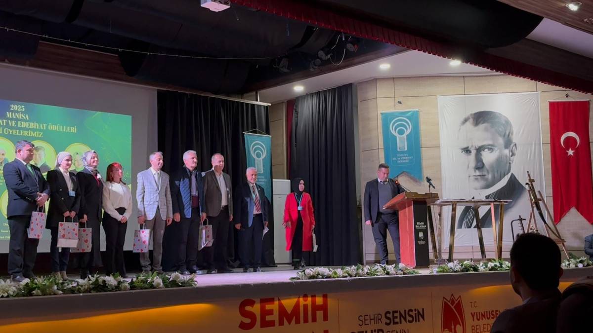 Manisa’da kültür, sanat ve edebiyat ödülleri verildi
