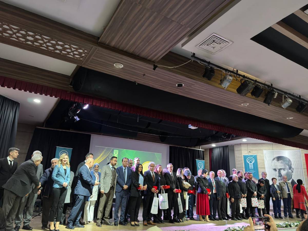 Manisa’da kültür, sanat ve edebiyat ödülleri verildi