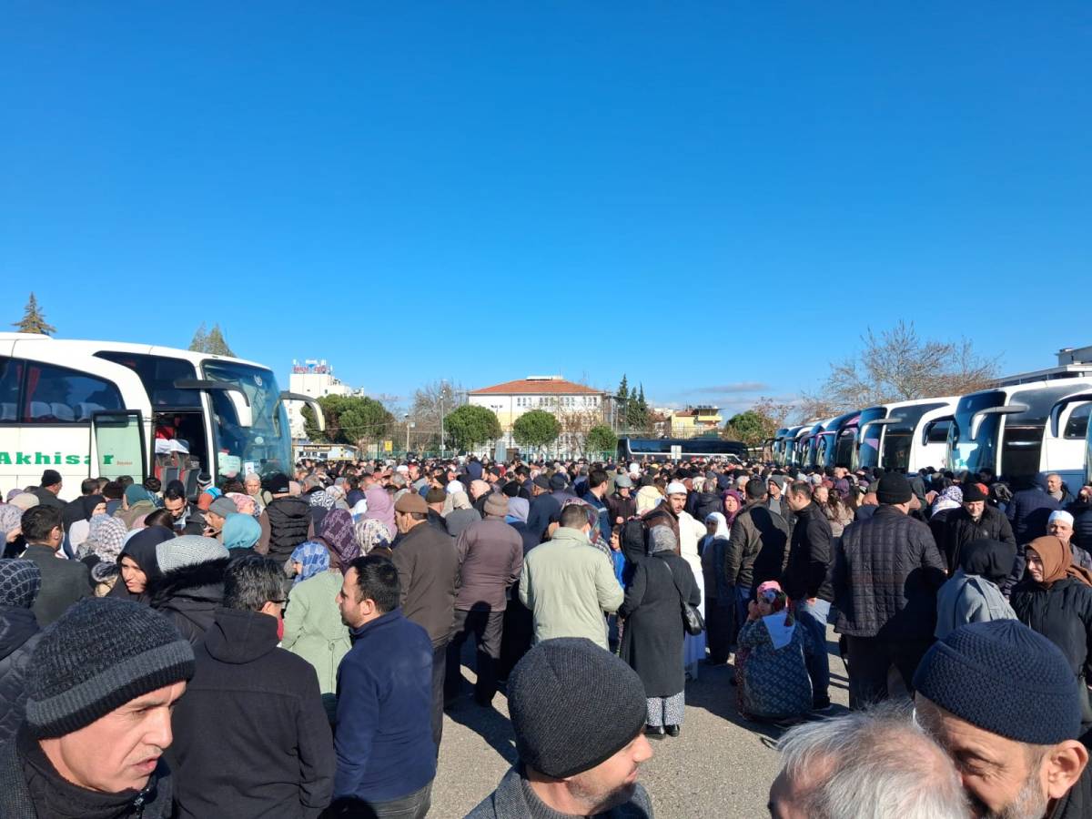 Akhisar’dan 400 Kişilik Umre Kafilesi Dualarla Yola Çıktı