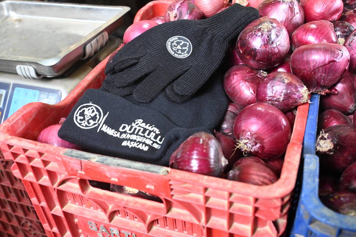 Salihli’de Çarşamba Pazarı esnafına kış desteği