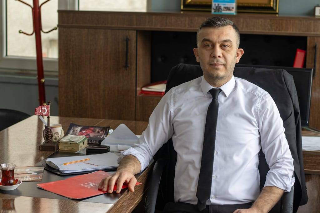 Erbakan’dan Afyonkarahisar Teşkilatına Anlamlı Ödül