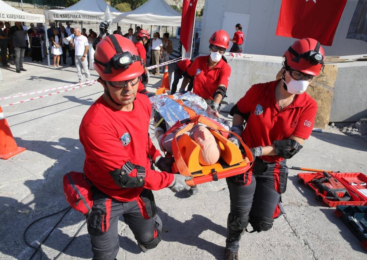 Karşıyaka’da Afetlere Karşı Dev Seferberlik: Gönüllü Ordusu Kuruldu