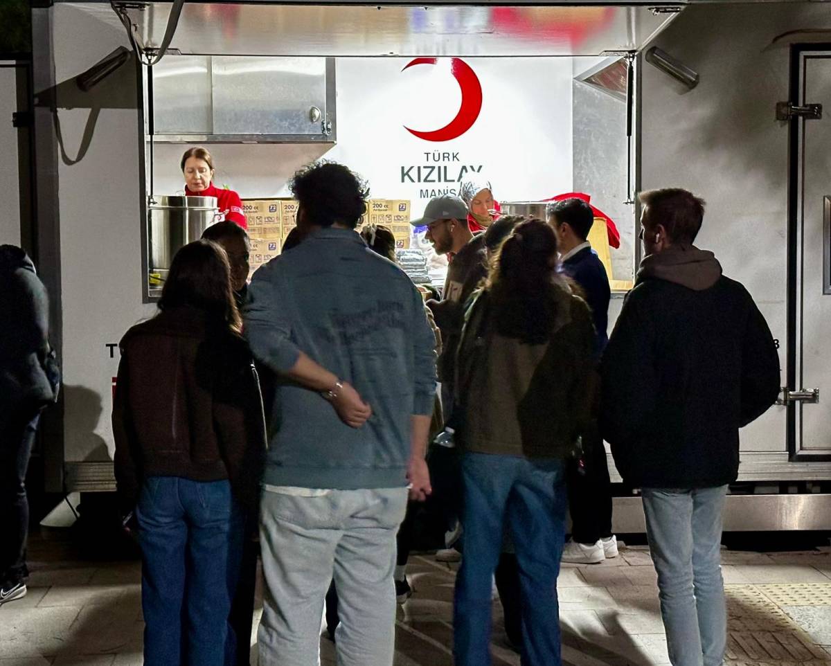 Türk Kızılay Manisa’dan final haftasında sıcak ikram