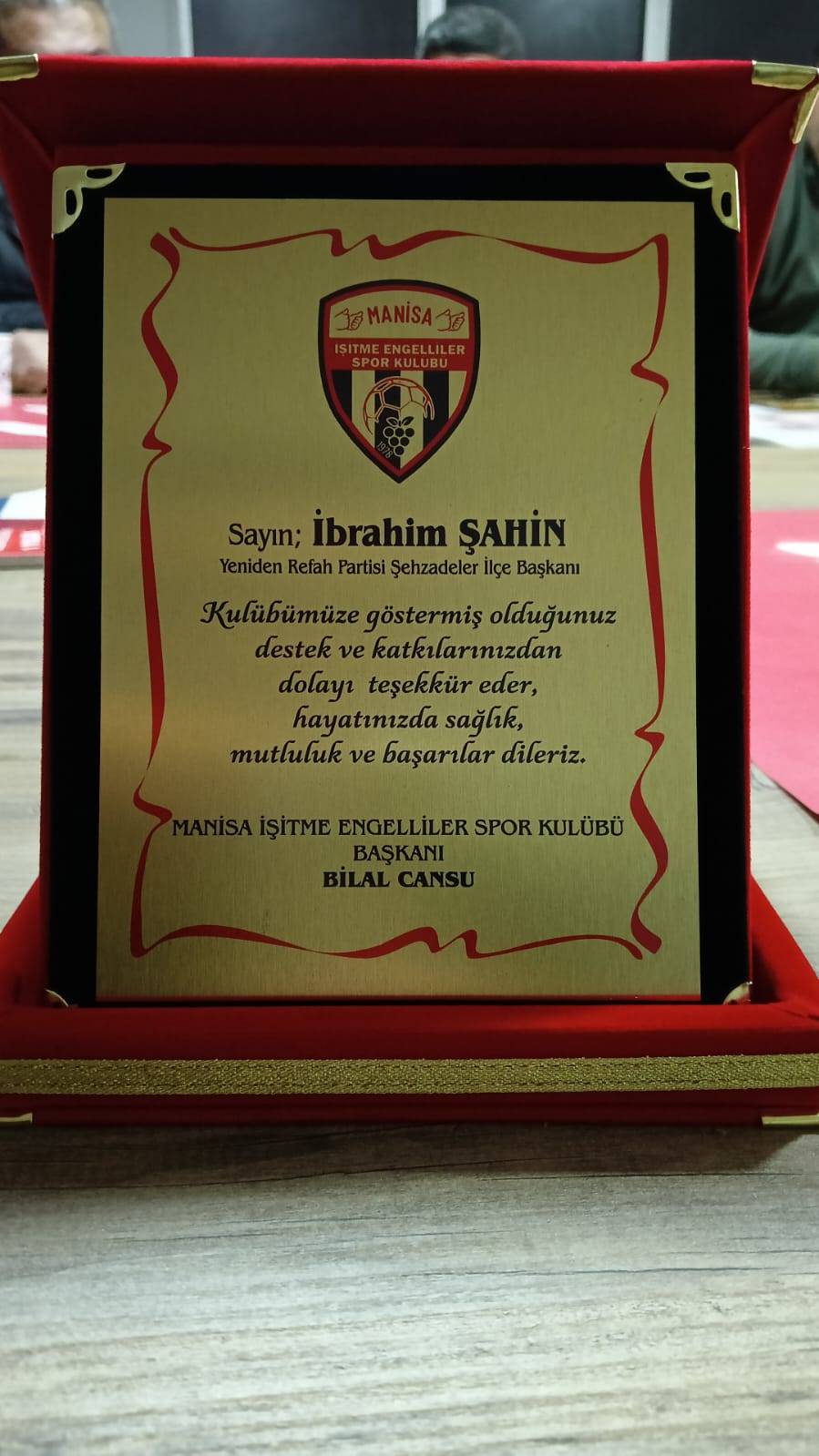 İşitme Engelliler Derneği’nden İbrahim Şahin’e plaket