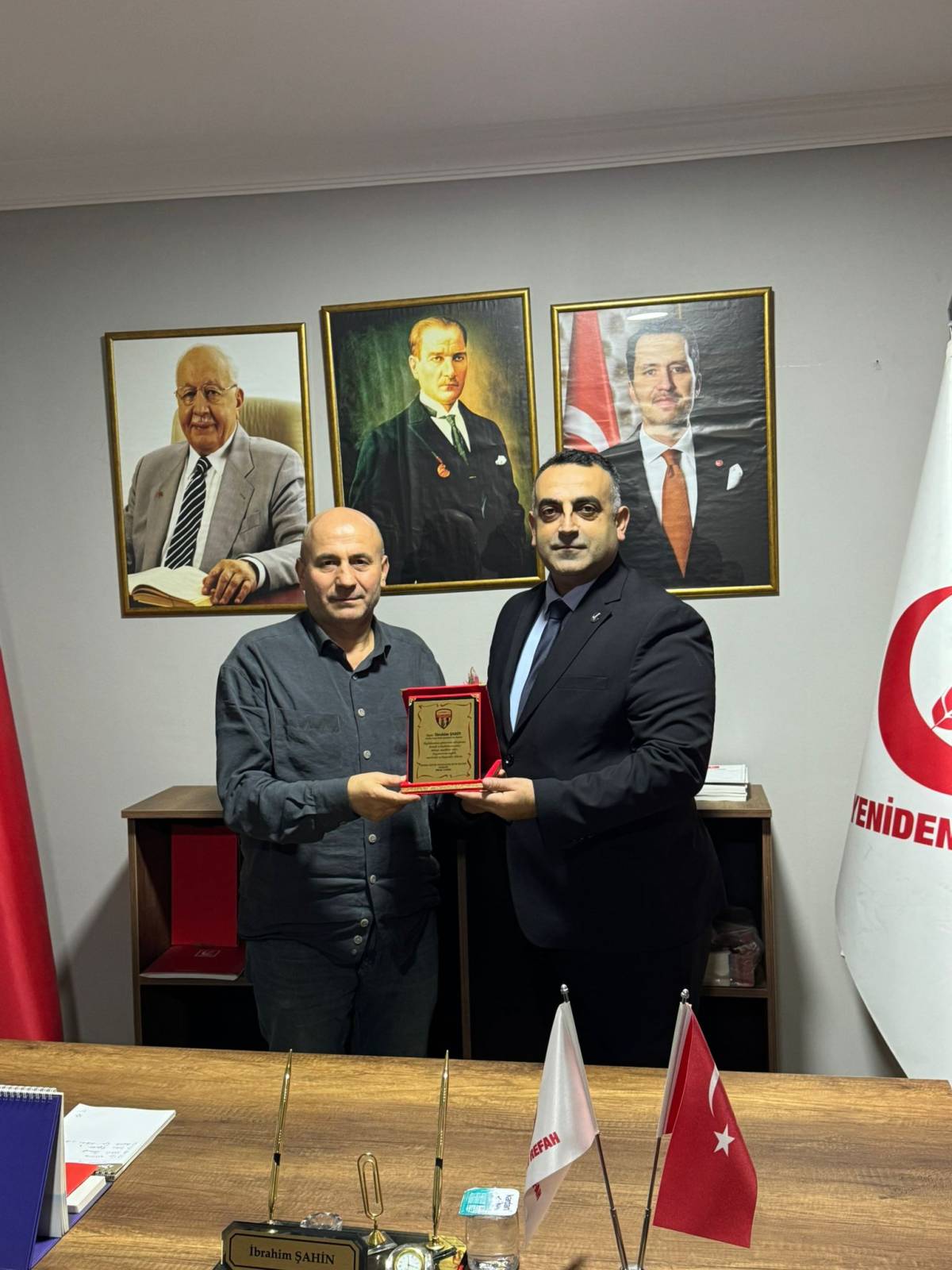 İşitme Engelliler Derneği’nden İbrahim Şahin’e plaket