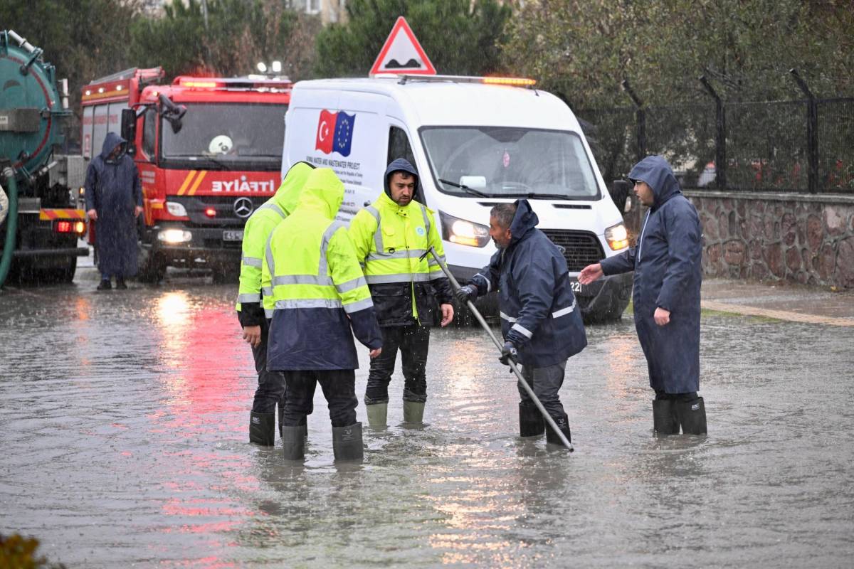 Manisa’da sağanakta Büyükşehir ve MASKİ sahada