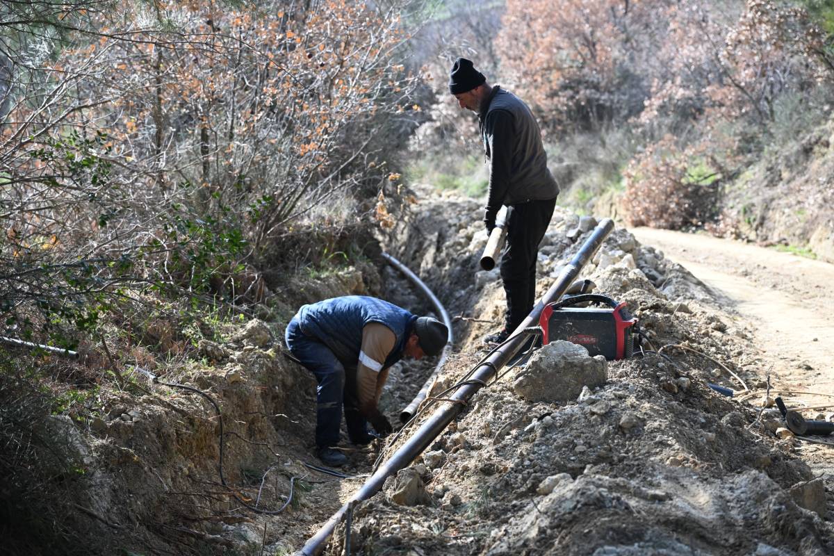 Soma Uruzlar’da İçme Suyu Çilesi Çelik Borularla Bitiyor