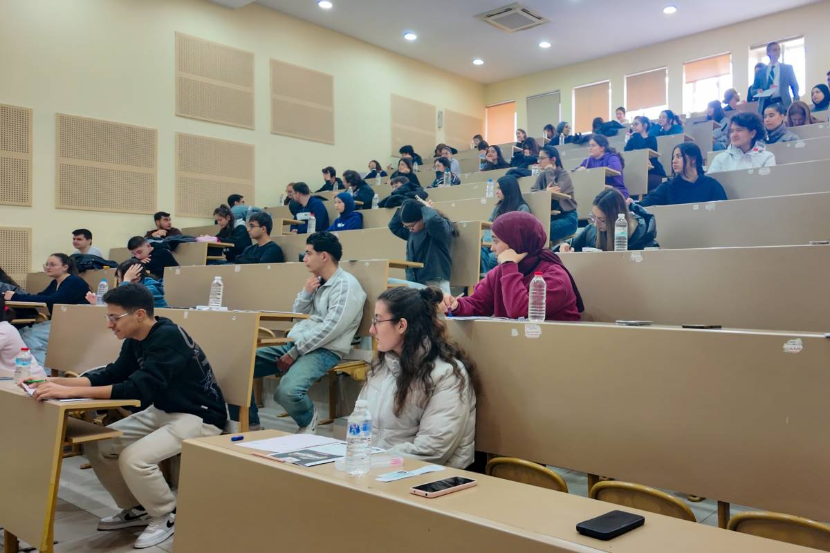 Manisa’da Öğrencilere Üniversite Sırasında MSÜ Provası