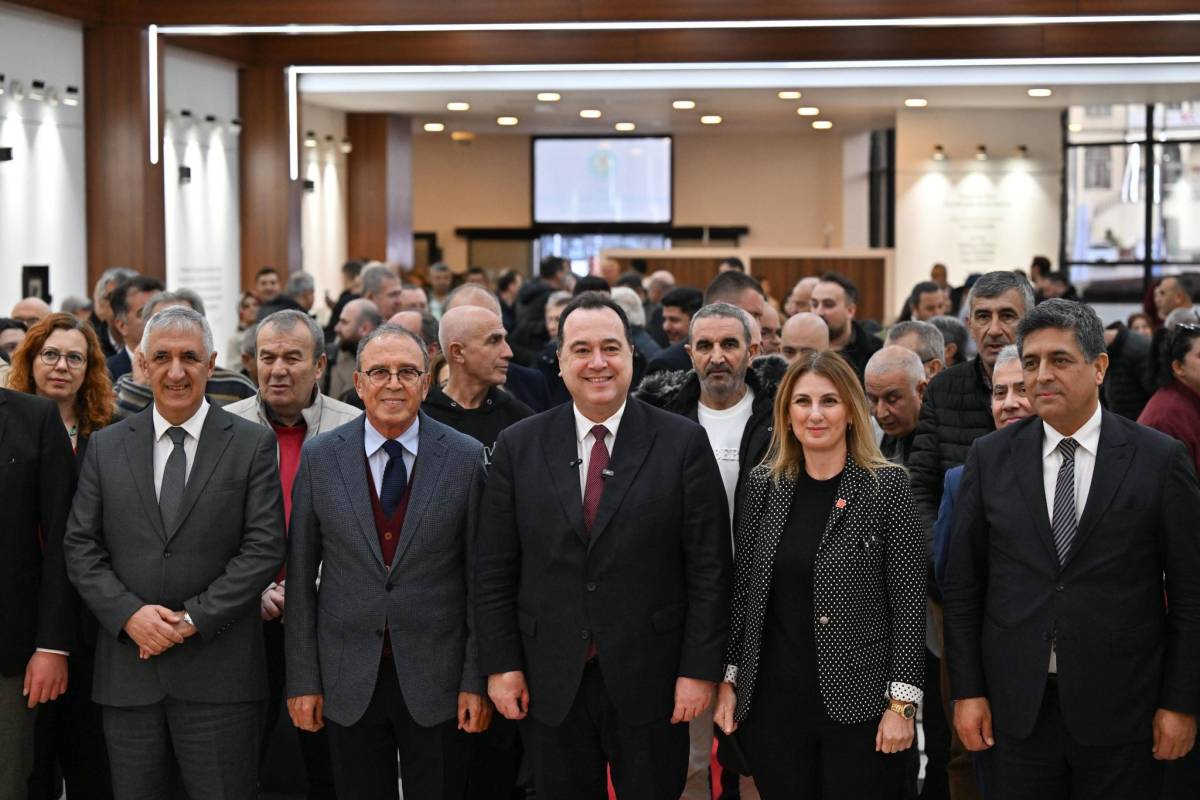 ‘Sarışın Bir Kurt’ Atatürk sergisi Manisa’da açıldı