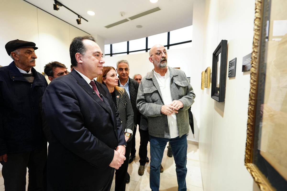 ‘Sarışın Bir Kurt’ Atatürk sergisi Manisa’da açıldı