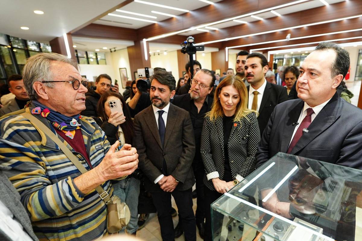 ‘Sarışın Bir Kurt’ Atatürk sergisi Manisa’da açıldı