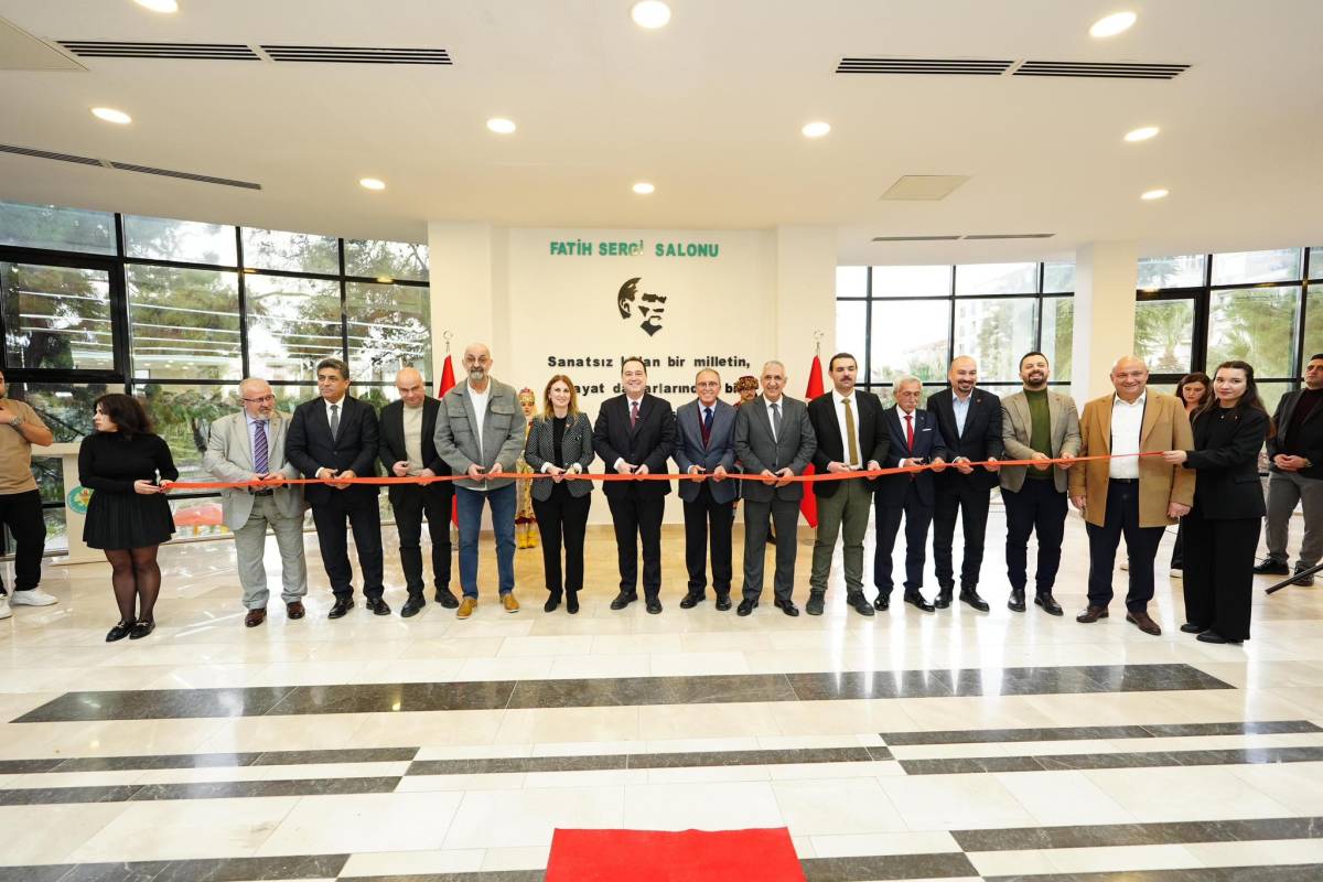 ‘Sarışın Bir Kurt’ Atatürk sergisi Manisa’da açıldı